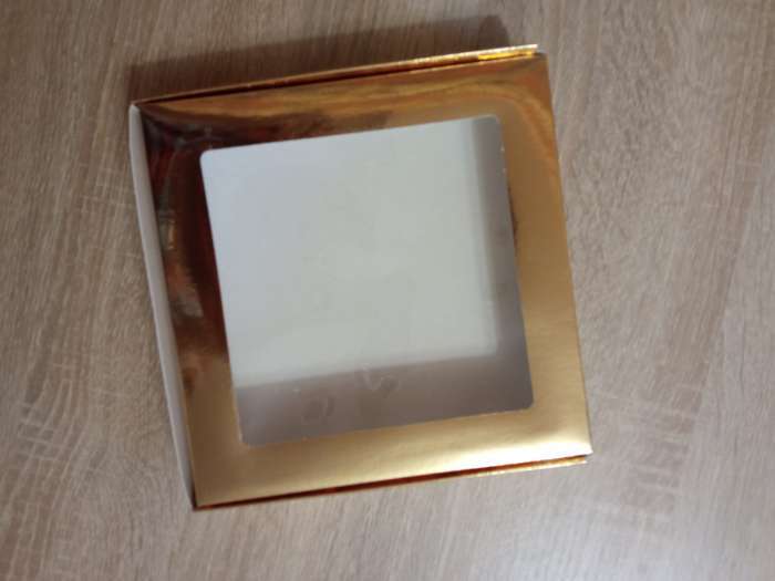 Фотография покупателя товара Коробка самосборная, с окном, золотая, 19 х 19 х 3 см