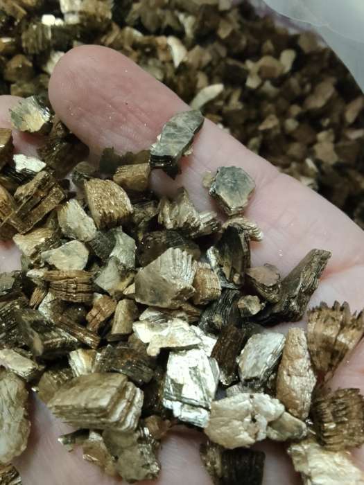 Фотография покупателя товара Вермикулит «Рецепты Дедушки Никиты» для растений, почвоулучшитель, фр 7-10, 3 л. - Фото 3