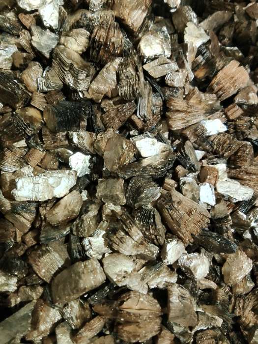 Фотография покупателя товара Вермикулит «Рецепты Дедушки Никиты» для растений, почвоулучшитель, фр 7-10, 3 л. - Фото 2