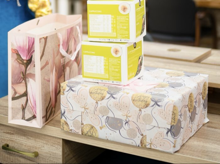 Фотография покупателя товара Бумага упаковочная глянцевая двухсторонняя «С днем рождения», 50×70 см - Фото 1