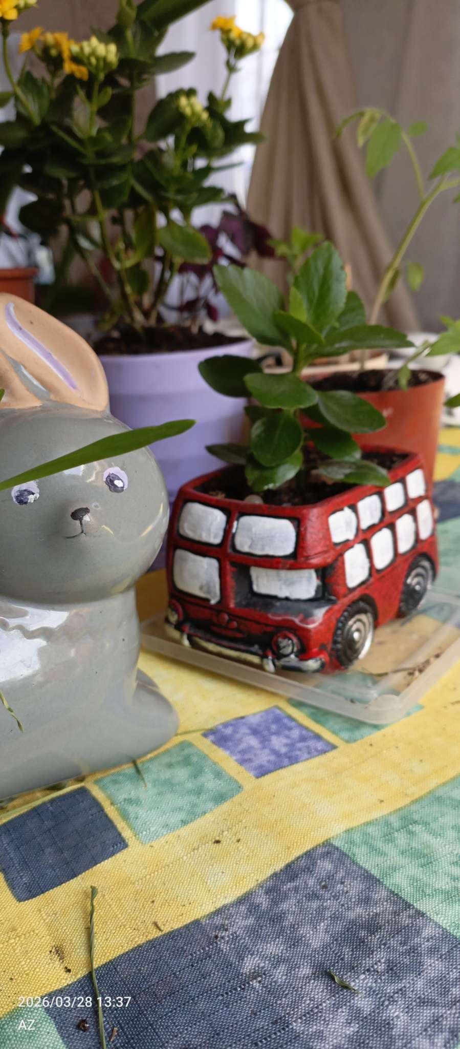 Фотография покупателя товара Горшок для цветов «Автобус», 300 мл, 13×7.5×6.4 см, керамический, жёлтый - Фото 1