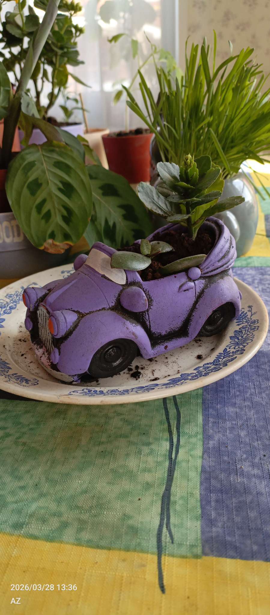 Фотография покупателя товара Декоративный горшок для цветов «Машинка», 200 мл, 14.4×9×6 см, керамический, красный - Фото 1