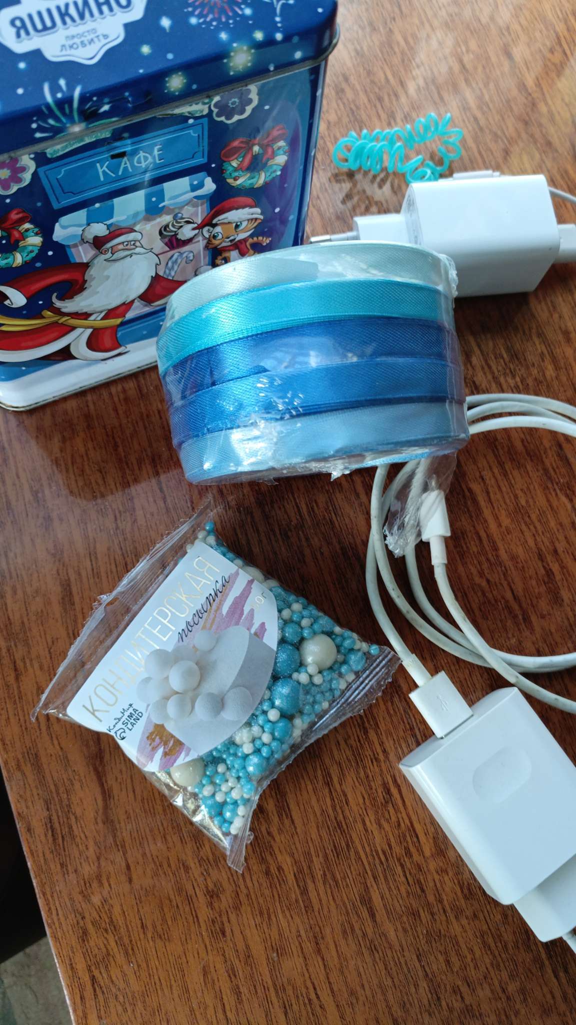 Фотография покупателя товара Посыпка кондитерская с мягким центром «Блеск»: зеленый золотой серебряный фиолетовый фуксия, 50 г - Фото 2