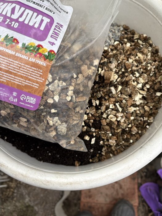 Фотография покупателя товара Вермикулит «Рецепты Дедушки Никиты» для растений, почвоулучшитель, фр 7-10, 3 л. - Фото 1