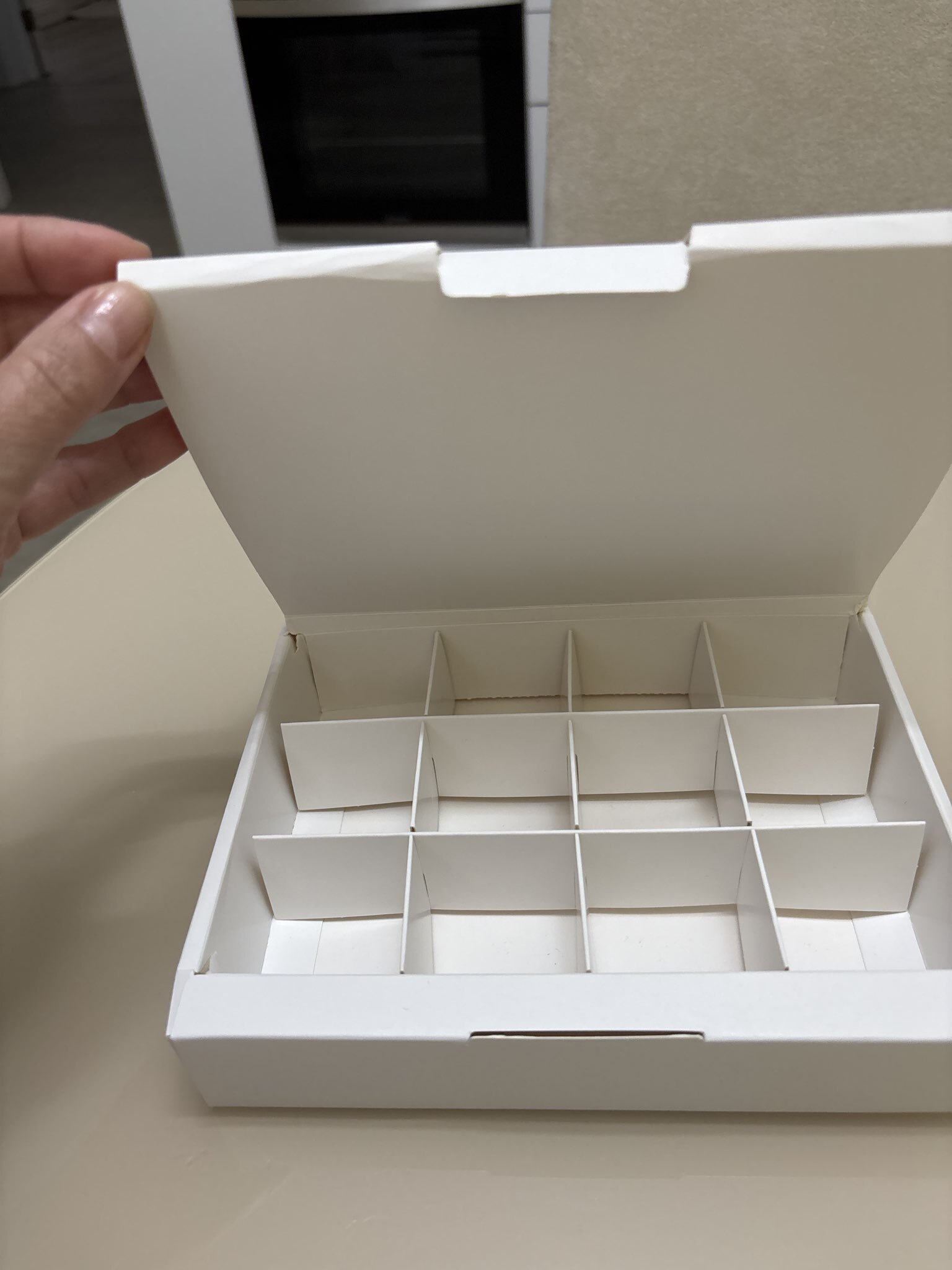 Фотография покупателя товара Коробка для 12 конфет, белая с откидной крышкой, 19×15×3.5 см - Фото 60