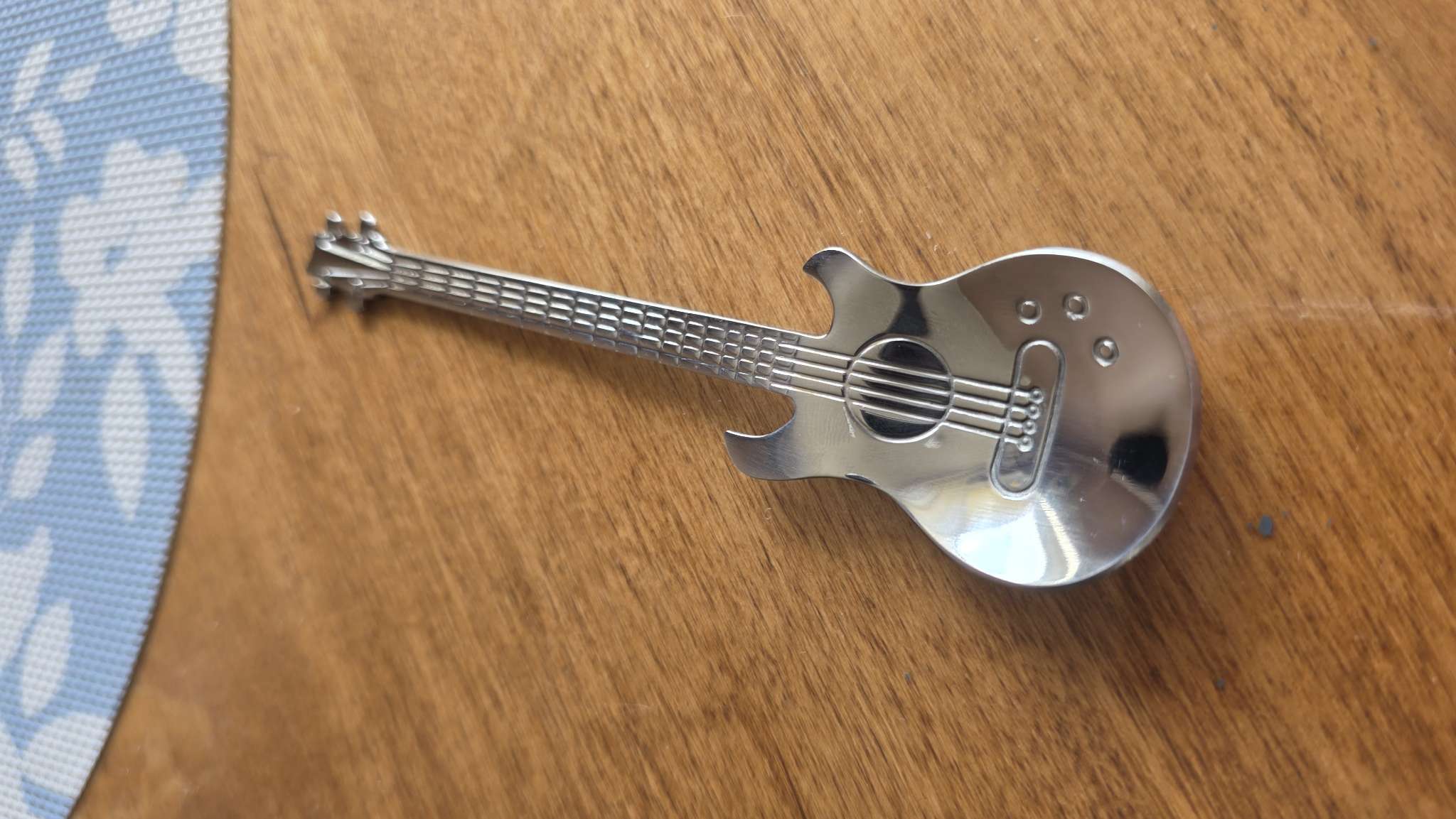 Фотография покупателя товара Ложка десертная из нержавеющей стали Magistro «Гитара», длина 12 см, хамелеон - Фото 1