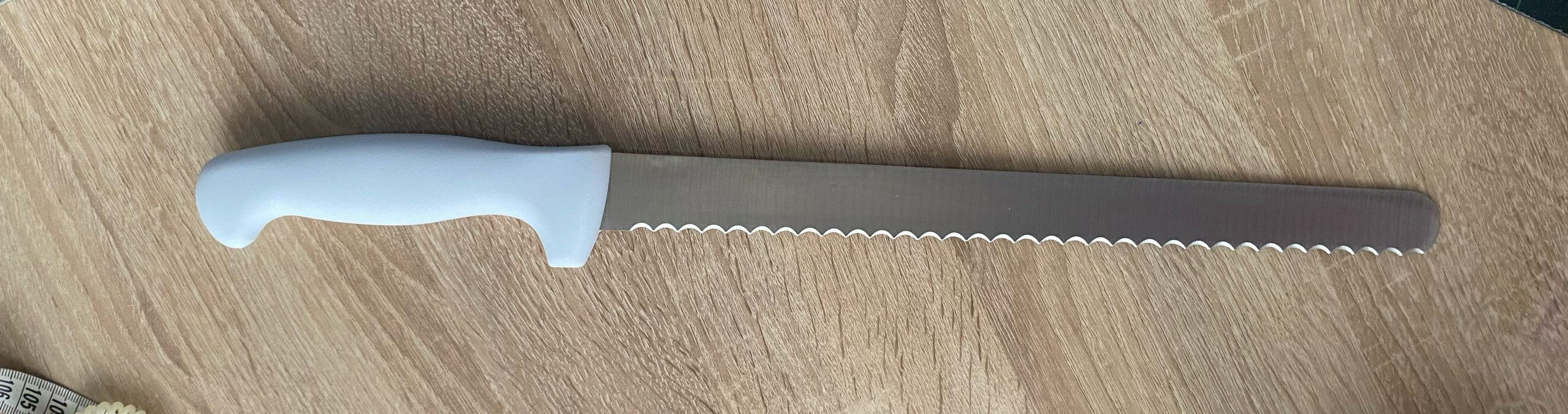Фотография покупателя товара Нож для бисквита, крупные зубчики, ручка пластик, рабочая поверхность 30 см, толщина лезвия 1,8 мм - Фото 1