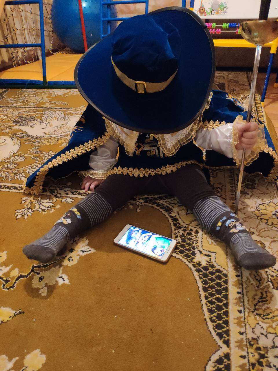 Фотография покупателя товара Карнавальный костюм «Мушкетёр», бархат, размер 28, рост 110 см, цвет синий - Фото 5