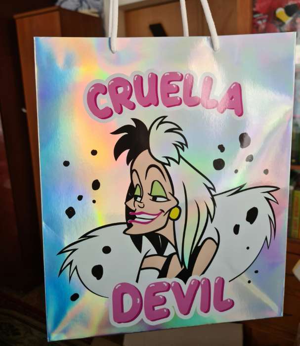 Фотография покупателя товара Пакет голография, горизонтальный, 25 х 21 х 10 см "Cruella Devil", Злодейки - Фото 1