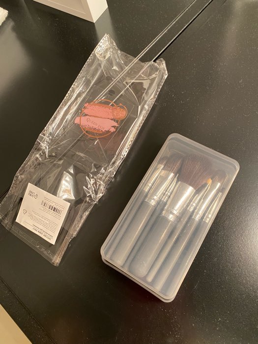 Фотография покупателя товара Набор кистей для макияжа, 7 предметов, в пластиковом футляре, цвет МИКС - Фото 2