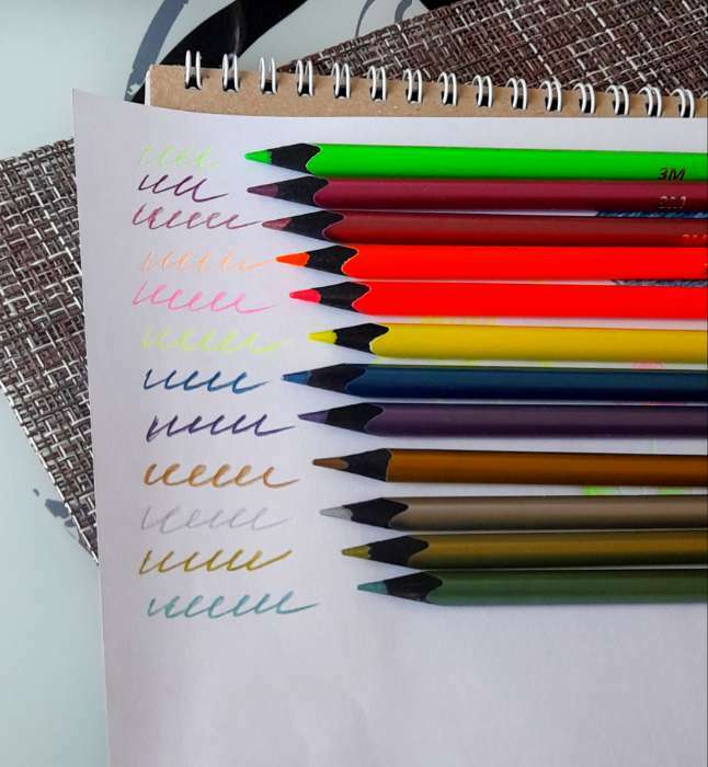 Фотография покупателя товара Карандаши 12 цветов для рисования на черной бумаге, deVENTE Cosmo. Trio (4 неоновый + 8 металлик), 3М, диаметр грифеля 3 мм, трёхгранные, в картонной коробке - Фото 4