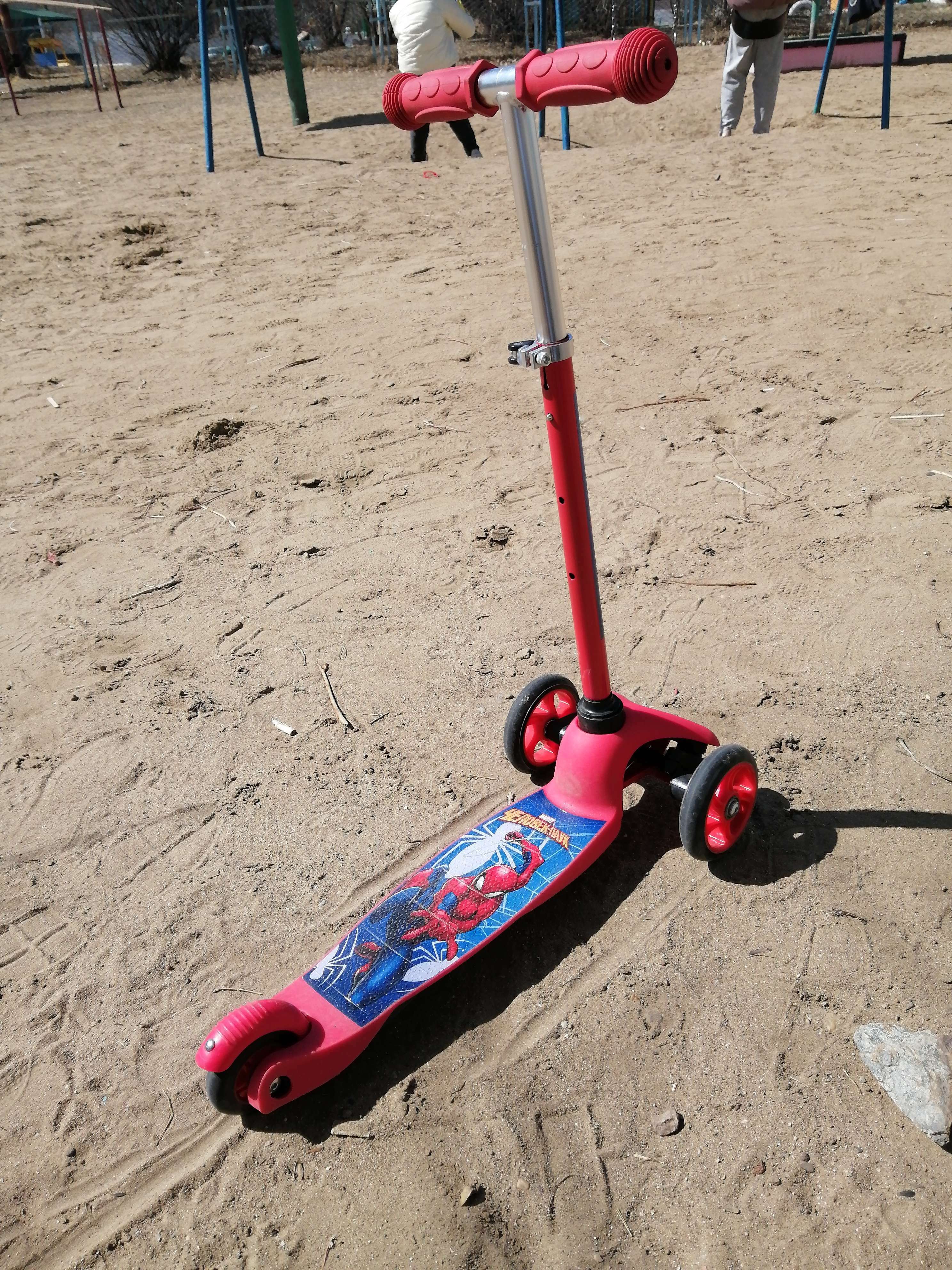 Фотография покупателя товара Самокат детский складной «Человек-Паук», колеса PU 120/80 мм, ABEC 7, цвет красный