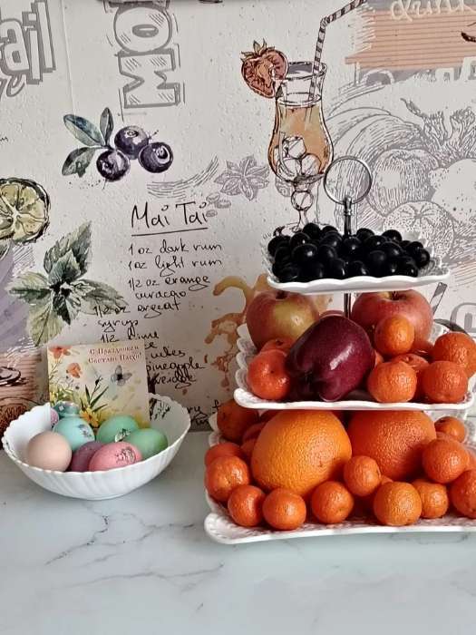 Фотография покупателя товара Этажёрка Фруктовница Доляна «Сьюзен», 3 яруса, 14.5/20/24.5 см, фарфор, белая - Фото 1