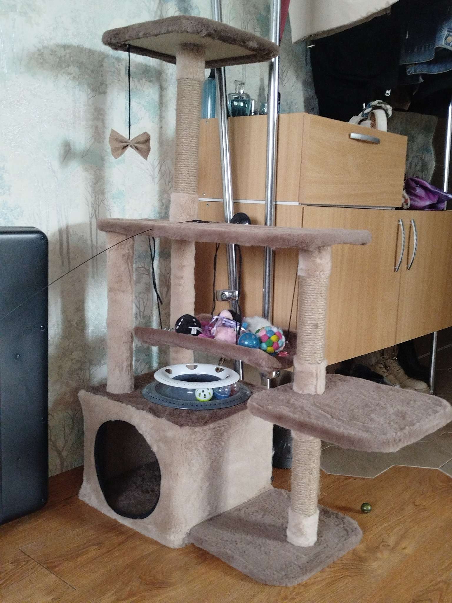 Фотография покупателя товара Комплекс для кошек, 33×76×105 см, разборный, с когтеточкой, с гамаком, бежевый - Фото 1