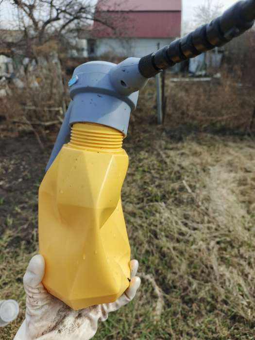 Фотография покупателя товара Опрыскиватель аккумуляторный ТУНДРА, 3.7 В, 2 Ач, 2 л, 0.7 л/мин, гибкая насадка - Фото 1