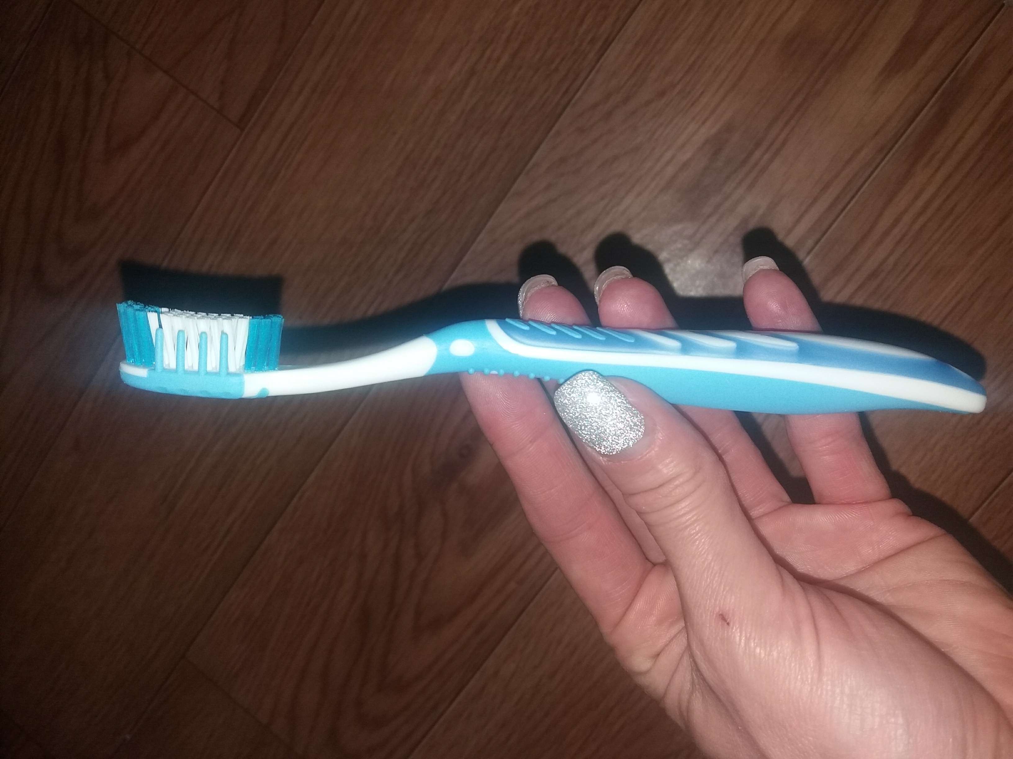 Фотография покупателя товара Зубная щетка  ЛенПластПолимер 3 Д трехкомпонентная ручка , разнонаправленная щетина
