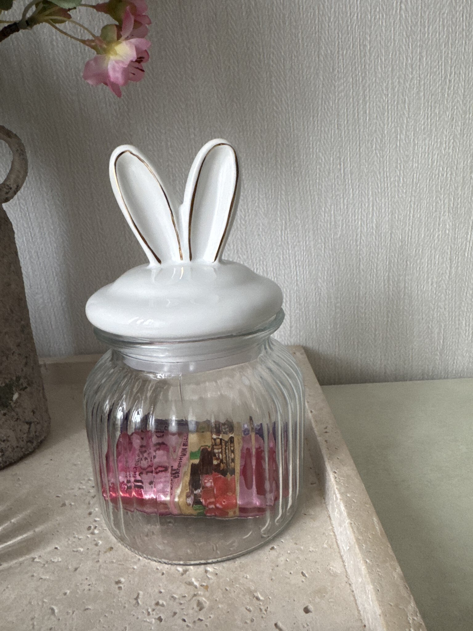 Фотография покупателя товара Банка для сыпучих Доляна «Зайка в золотом», 230 мл, с керамической крышкой, стекло, прозрачная - Фото 2