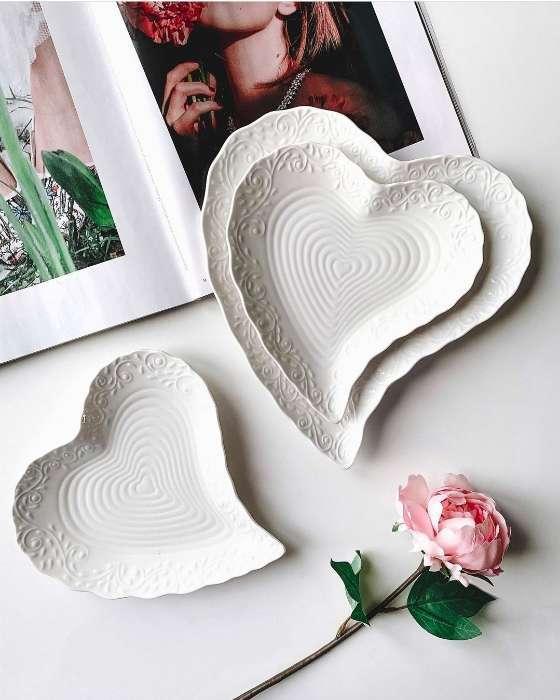 Фотография покупателя товара Блюдо керамическое сервировочное «Сердце», 30×28×3 см, цвет белый - Фото 1