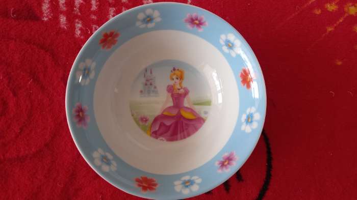 Фотография покупателя товара Набор детской посуды из керамики Доляна «Волшебница», 3 предмета: кружка 230 мл, миска 400 мл, тарелка d=18 см, цвет белый - Фото 4
