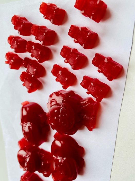 Фотография покупателя товара Форма для мармелада Доляна «Сладкие мишки», силикон, 18,8×13,8 см, 50 ячеек (1,8×1,1 см), цвет МИКС - Фото 9