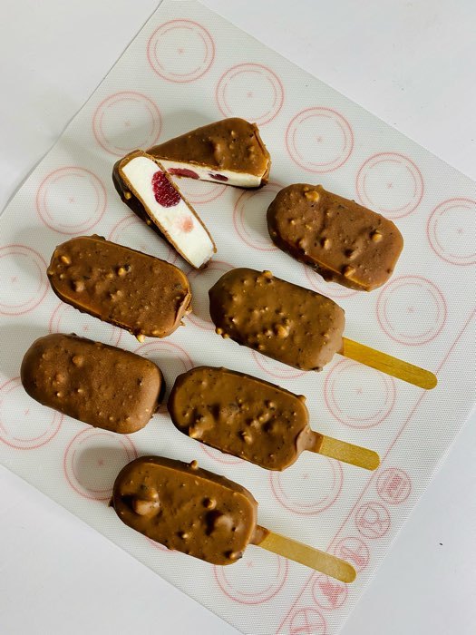 Фотография покупателя товара Форма для мороженого Доляна «Эскимо», силикон, 42×12 см, 8 ячеек (6,8×3,8 см), цвет МИКС - Фото 16