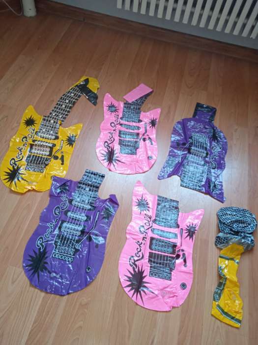 Фотография покупателя товара Надувная игрушка «Гитара», 95 см, цвет МИКС
