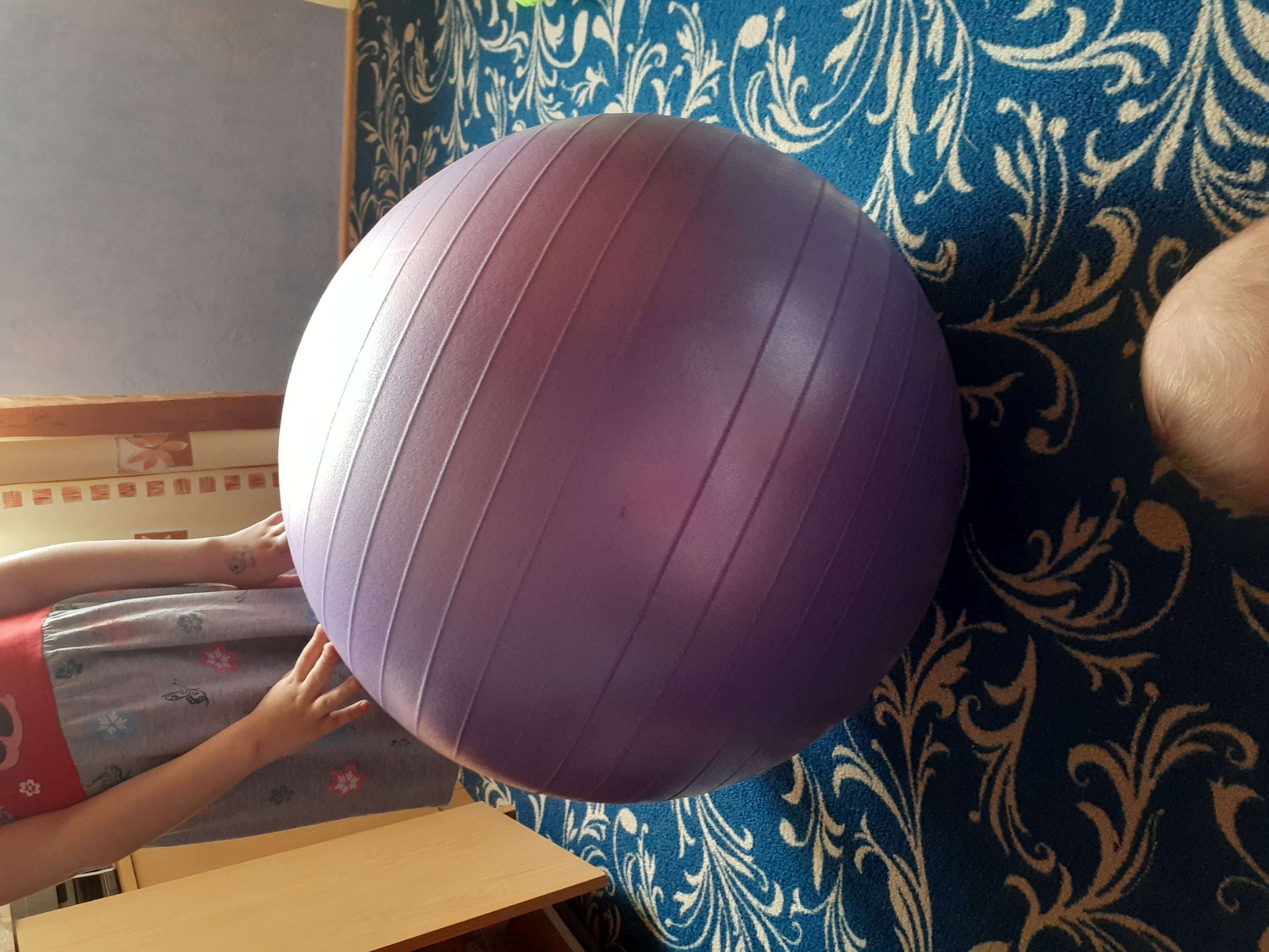 Фотография покупателя товара Фитбол ONLYTOP, d=65 см, 900 г, антивзрыв, цвет фиолетовый - Фото 2