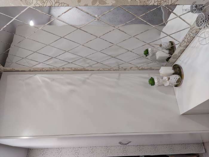 Фотография покупателя товара Наклейки интерьерные "Ромбы", зеркальные, декор настенный, панно 100 х 100 см, 58 эл - Фото 4