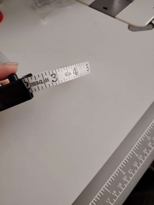 Фотография покупателя товара Рулетка для измерения объёмов тела портновская, 150 см (снаружи дюймы, внутри см), чёрная - Фото 5