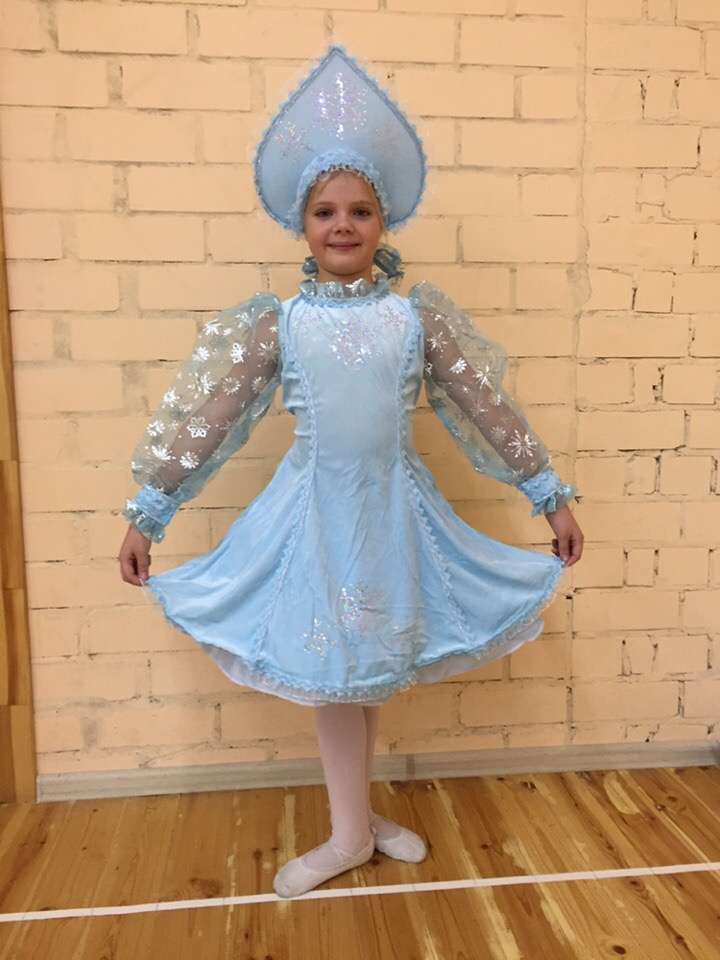 Фотография покупателя товара Детский карнавальный костюм «Снегурочка», велюр, размер 32, рост 122 см, цвет голубой - Фото 1