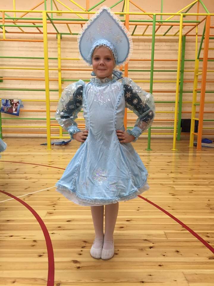 Фотография покупателя товара Карнавальный костюм «Снегурочка велюр голубая», размер 40 рост 152 см - Фото 2
