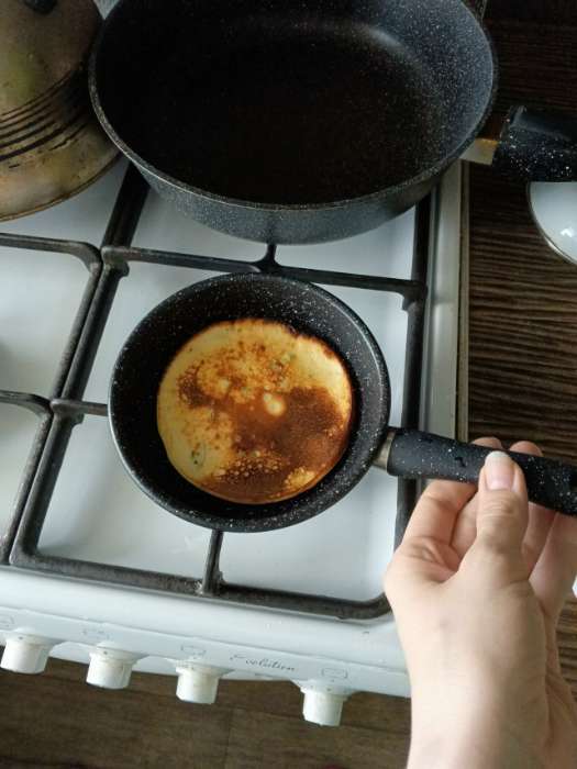 Фотография покупателя товара Сковорода Доляна Black Rock, d=26 см, ручка софт тач, антипригарное покрытие, чёрная - Фото 3
