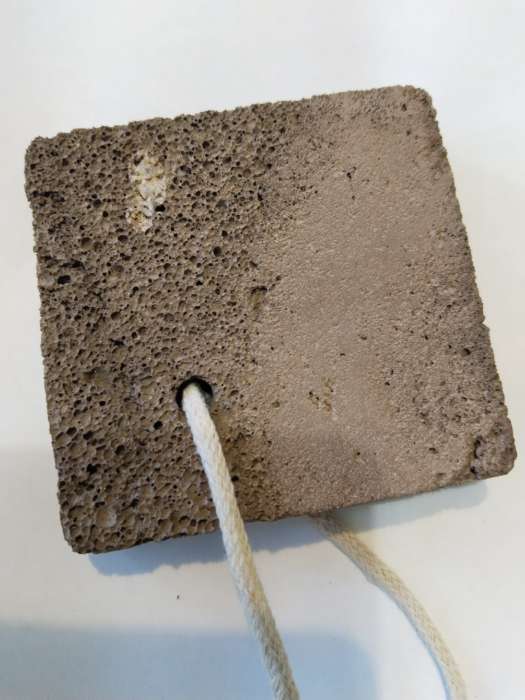 Фотография покупателя товара Натуральная пемза для педикюра, с подвесом, 8×8 см, в коробке, коричневая - Фото 2