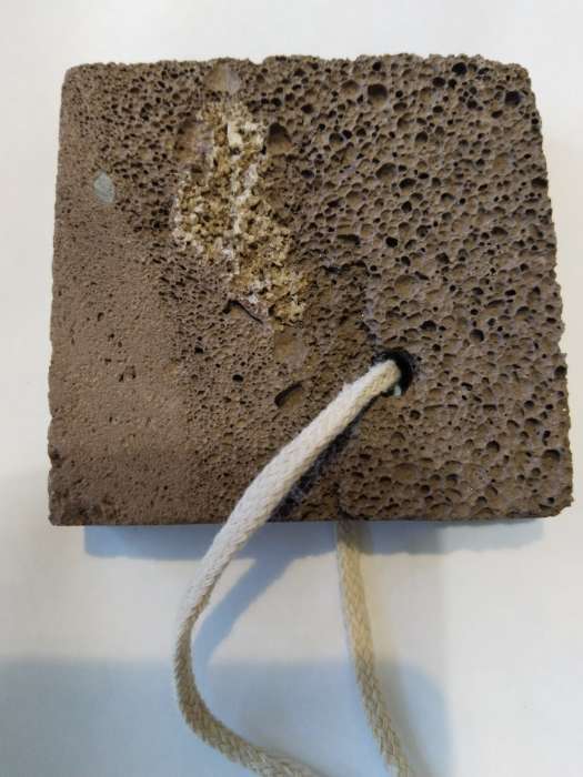 Фотография покупателя товара Натуральная пемза для педикюра, с подвесом, 8×8 см, в коробке, коричневая - Фото 1