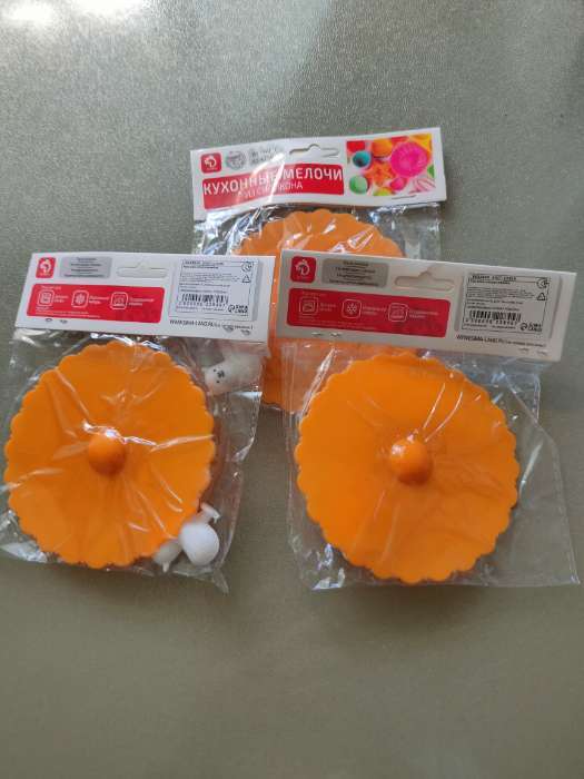 Фотография покупателя товара Крышка - непроливайка силиконовая Доляна «Лама», d=10 см, оранжевая - Фото 2