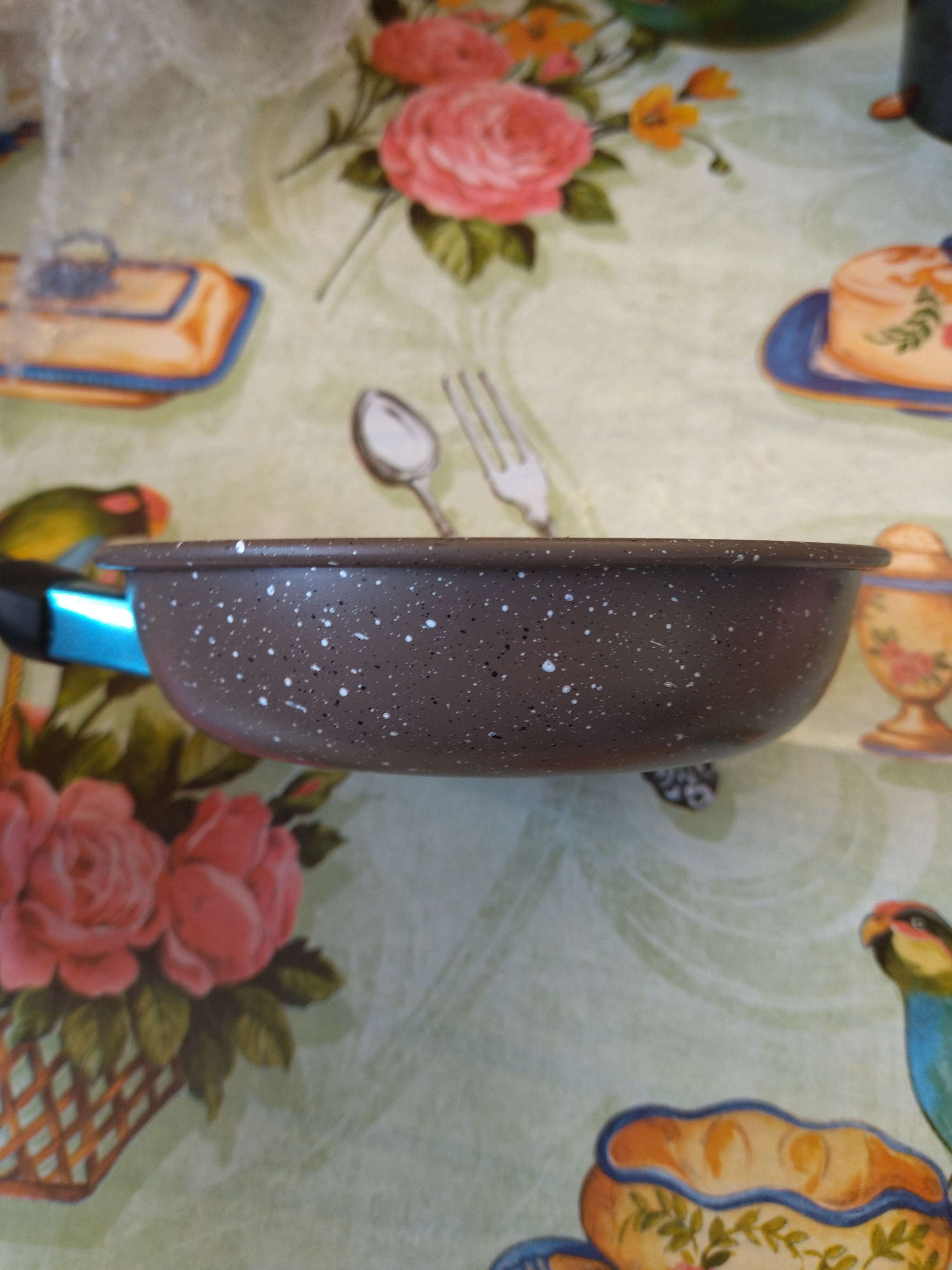Фотография покупателя товара Сковорода Доляна Rock, d=15 см, пластиковая ручка, антипригарное покрытие, цвет коричневый - Фото 6