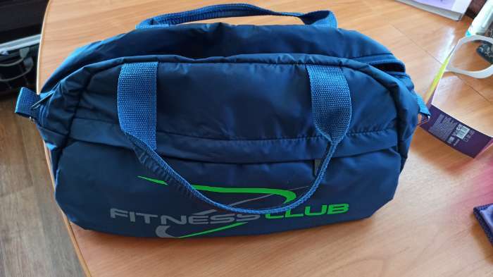 Фотография покупателя товара Сумка спортивная, отдел на молнии, наружный карман, длинный ремень, цвет синий/зелёный
