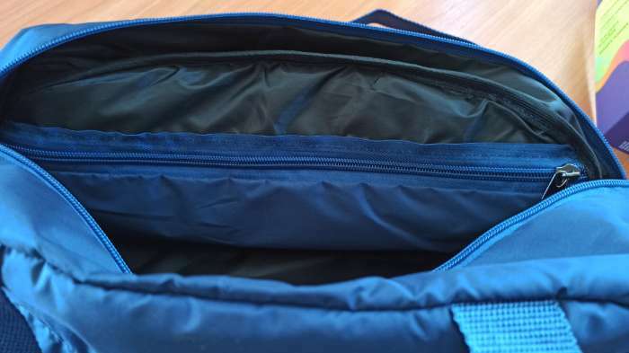 Фотография покупателя товара Сумка спортивная, отдел на молнии, наружный карман, длинный ремень, цвет синий/зелёный - Фото 3