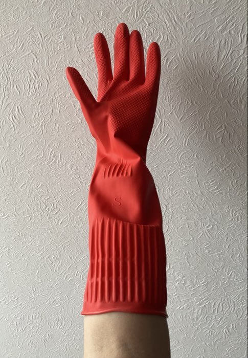Фотография покупателя товара Перчатки хозяйственные Доляна, размер L, 38 см, длинные манжеты, латексные, цвет красный - Фото 2