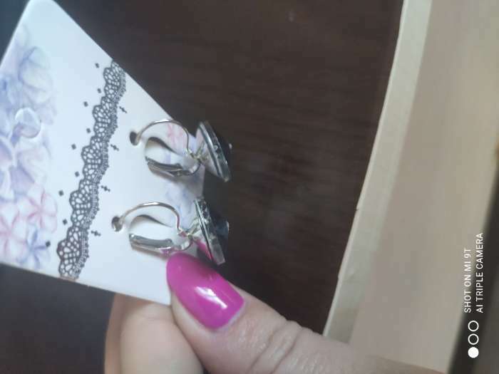 Фотография покупателя товара Серьги со стразами «Яркая классика», цвет серый в серебре, d=1,6 см - Фото 4