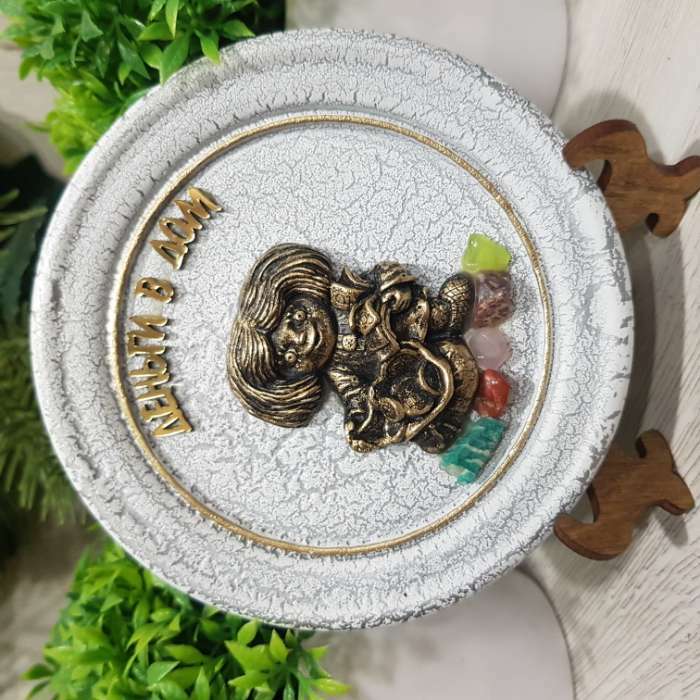 Фотография покупателя товара Тарелка сувенирная "Домовёнок кузя с мешком", керамика, гипс, минералы, d=11 см - Фото 1