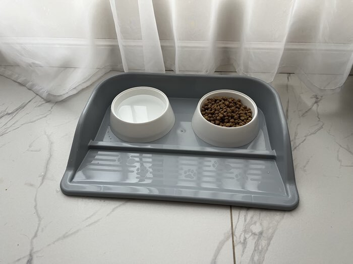 Фотография покупателя товара Миски с лотком «Феликс», 300 мл, 41×30×6 см, пластик, серый лоток, белые миски - Фото 1