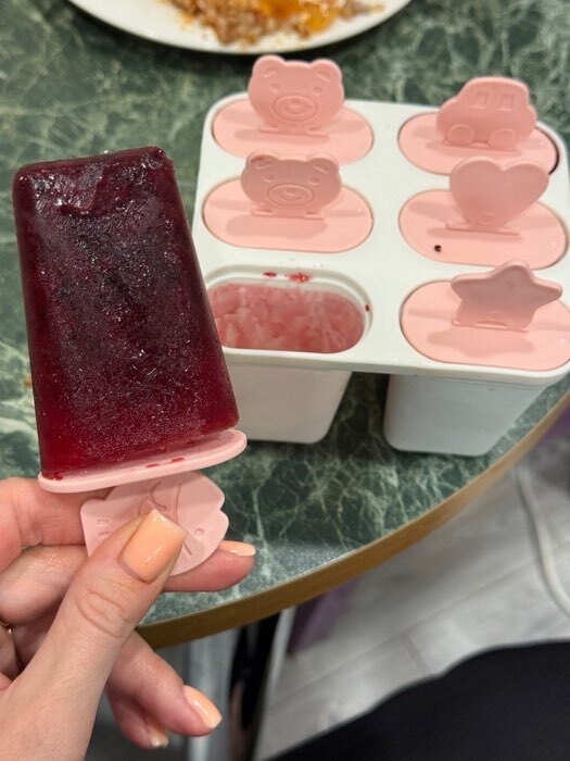 Фотография покупателя товара Форма для мороженого Доляна «Симпл», 4 ячейки, пластик, розовая, жёлтая - Фото 2