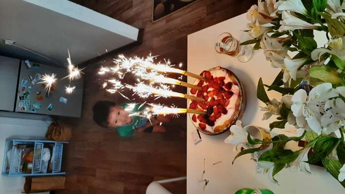 Фотография покупателя товара Свечи фонтаны для торта "Неон", 12,5 см, 40 секунд, цветное пламя, 4 шт - Фото 49