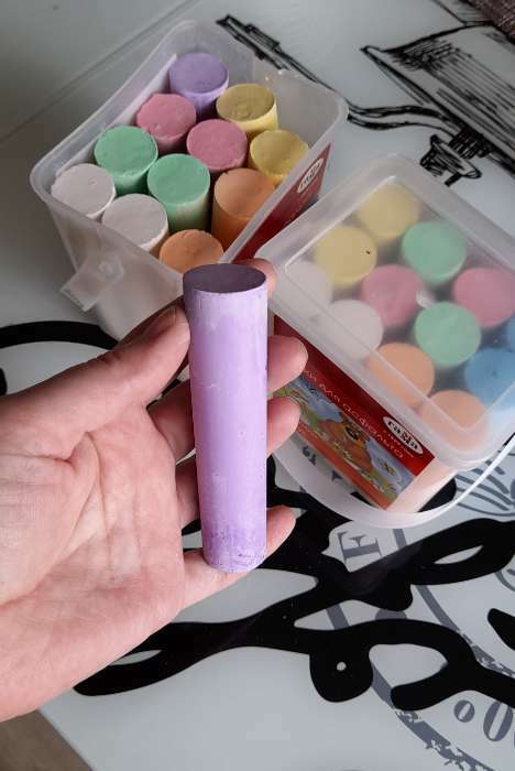 Фотография покупателя товара Мелки для асфальта Гамма "Мультики" цветные, 12 штук, круглые, в пластиковом ведре