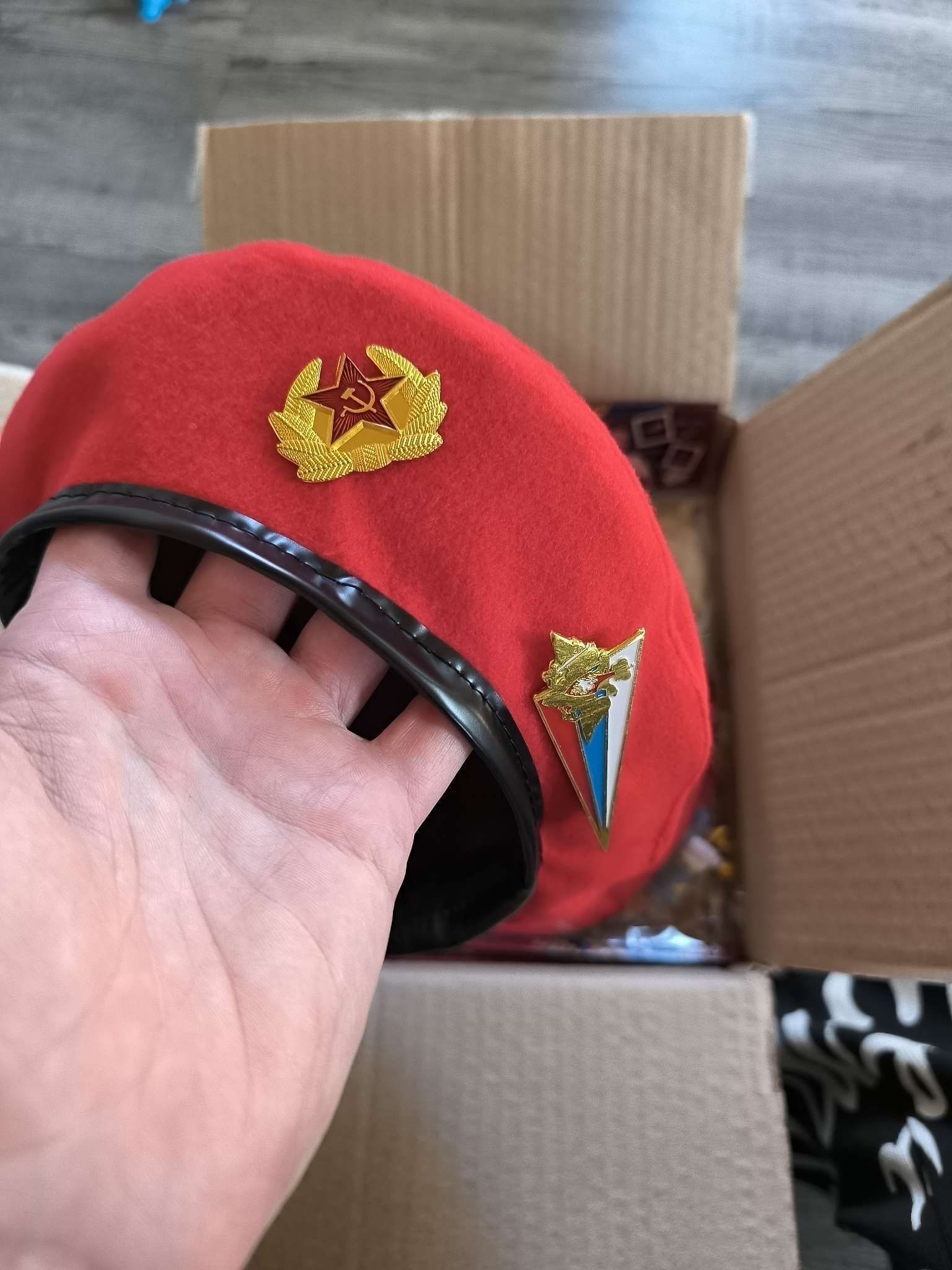 Фотография покупателя товара Набор военного «Сильный солдат» зелёный берет, размер 52 - 54, значок, флажок - Фото 1
