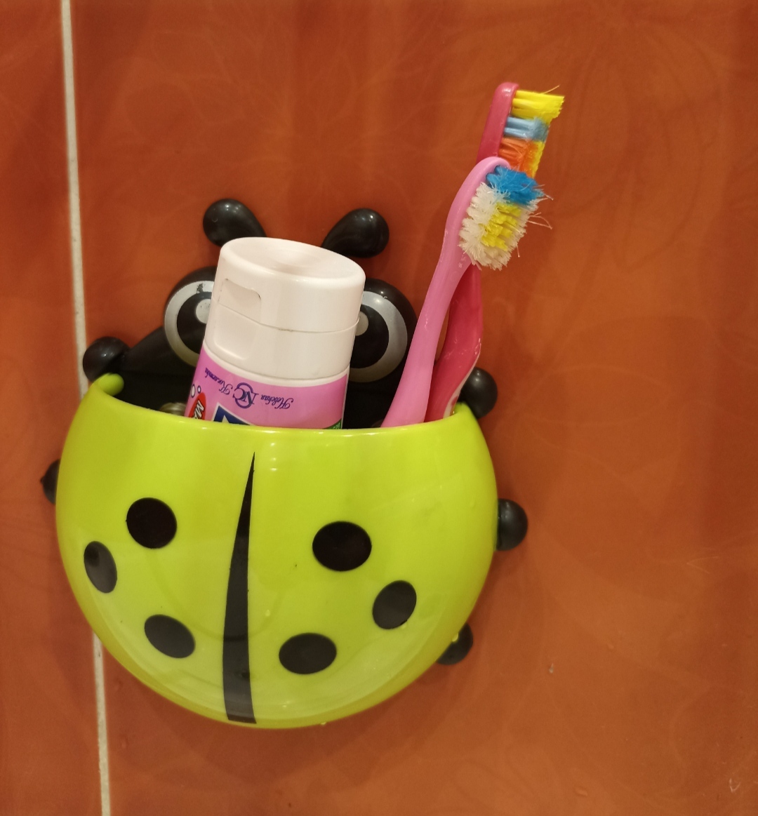 Фотография покупателя товара Держатель для зубных щёток детский «Божья коровка», на присосках, цвет красный - Фото 5