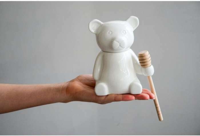 Фотография покупателя товара Ёмкость для мёда с ложкой Доляна «Мишка», 280 мл, цвет белый - Фото 1