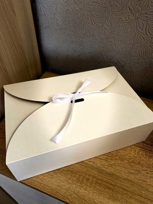 Фотография покупателя товара Коробка подарочная складная крафтовая, упаковка, 28 х 18 х 8 см - Фото 4