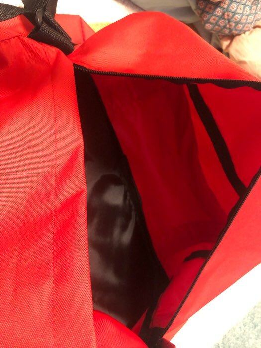 Фотография покупателя товара Сумка спортивная, отдел на молнии, наружный карман, длинный ремень, цвет красный - Фото 2